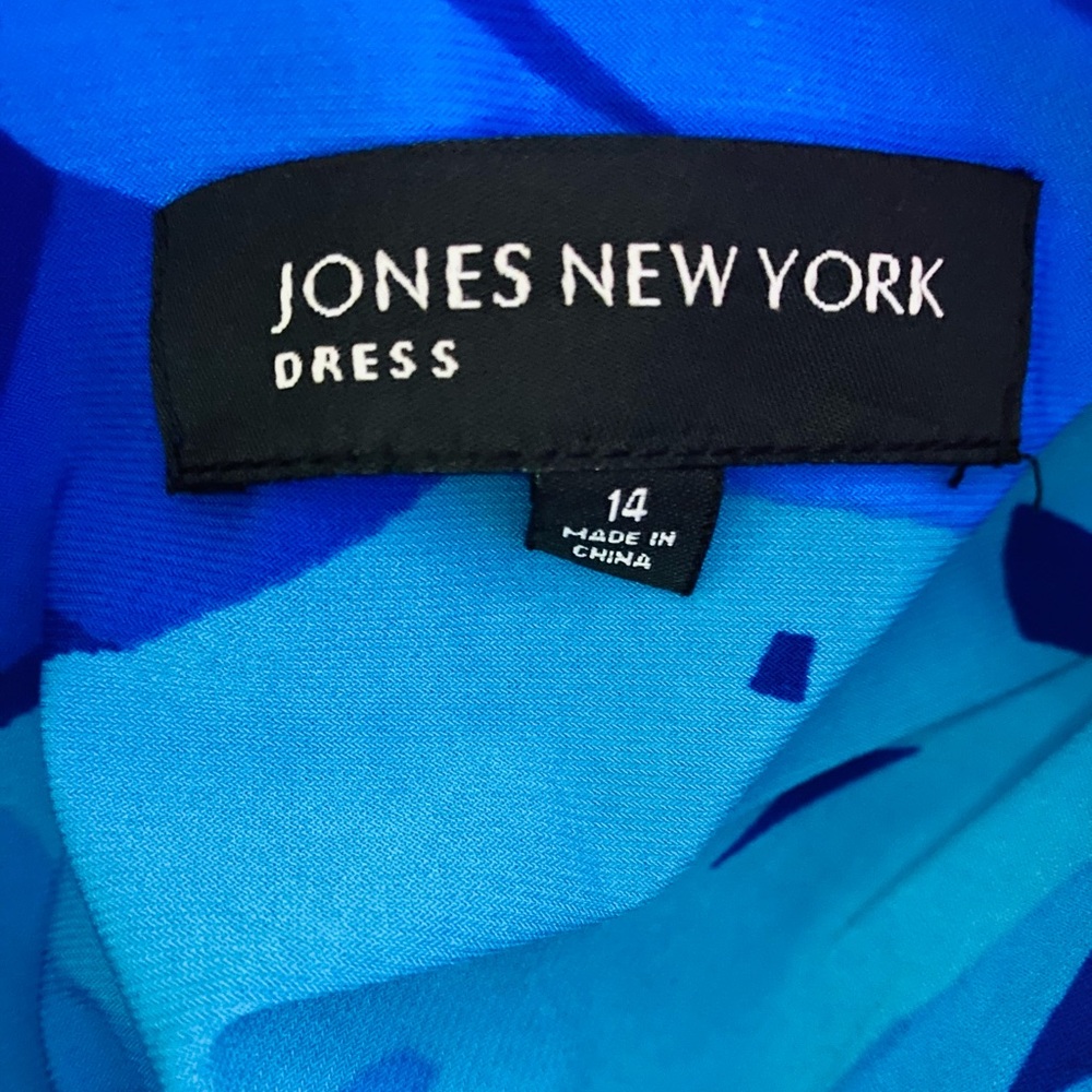 🚨NWT 🚨Vibrant Blue and Purple Wrap Dress - Picture 3 of 4